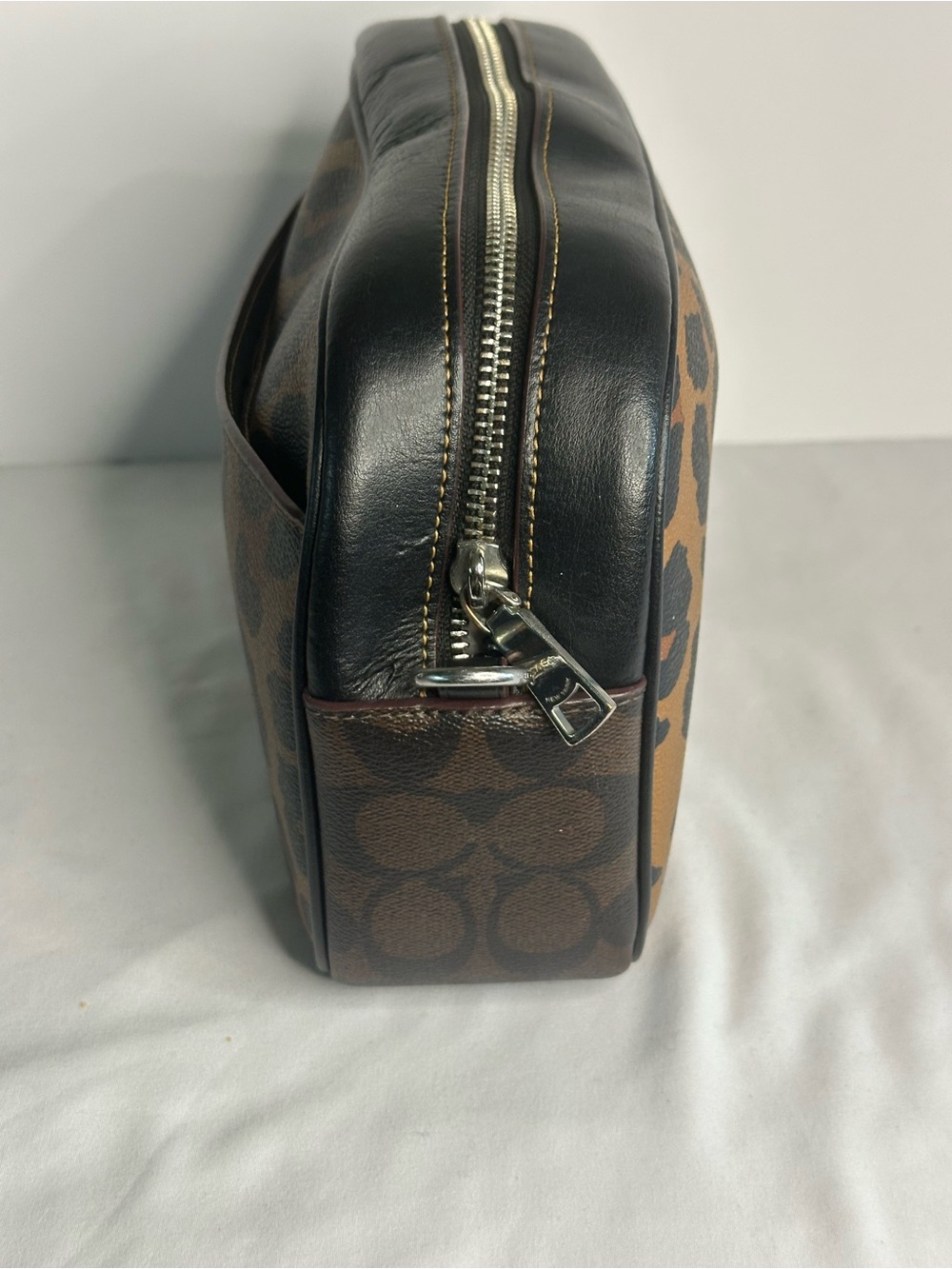 Coach Jamie Leopard Print Camera Bag in Two-Tone Signature Canvas - Picture 5 of 11